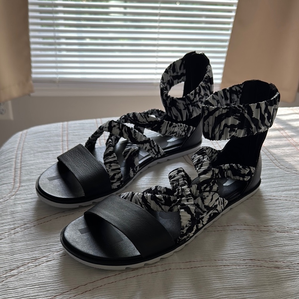 Sorel Black and White Sandals with Gladiator Design BRAND NEW!